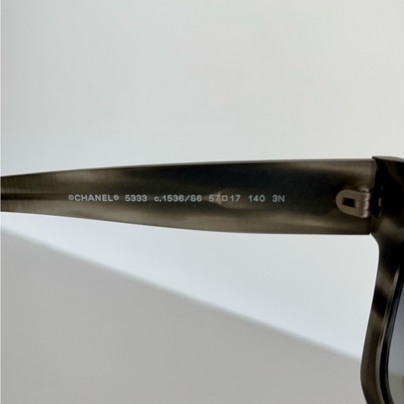 CHANEL CC Logo Sunglasses with quilted hard case - Picture 11 of 14